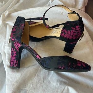 NWOT Liz Claiborne to-die-for-shoes!!